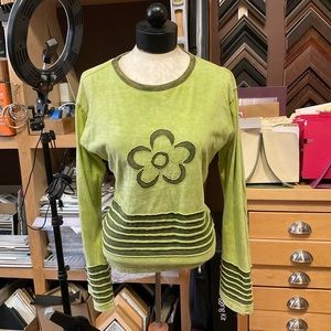 Vintage Green Long-sleeve Shirt w/ Flower Design